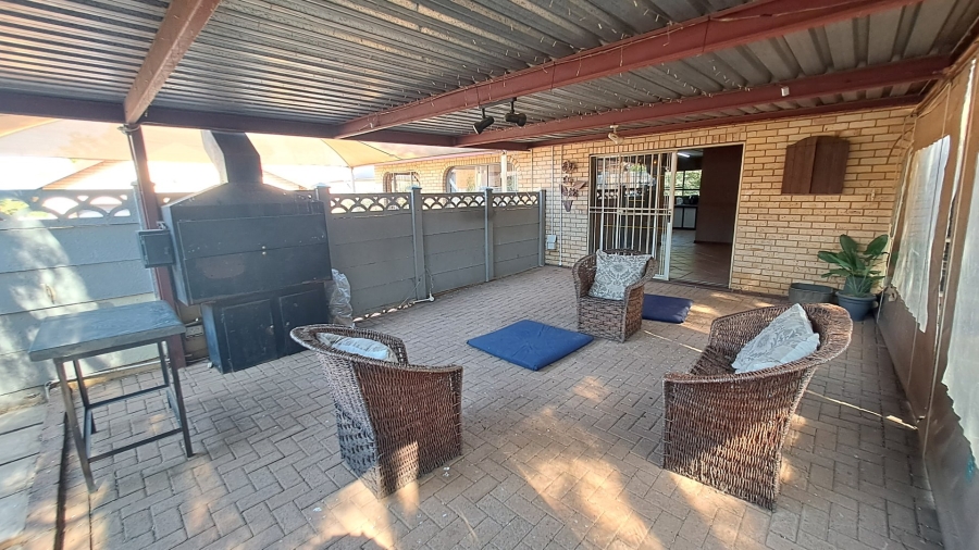 4 Bedroom Property for Sale in Pellissier Free State